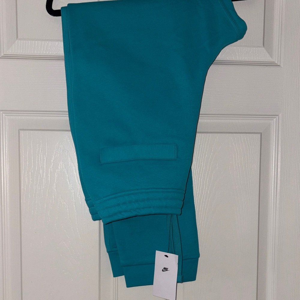 Nike Men’s Aqua Sweatpants